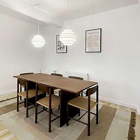 Spacious 3-br Urban Sanctuary Hotel