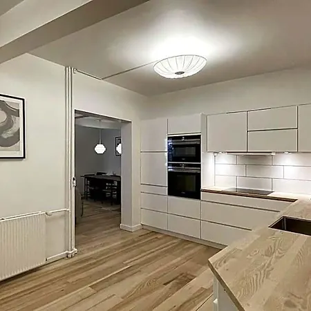 Spacious 3-br Urban Sanctuary 3*