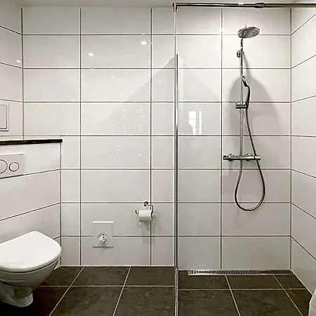 Spacious 3-br Urban Sanctuary מלון 3*